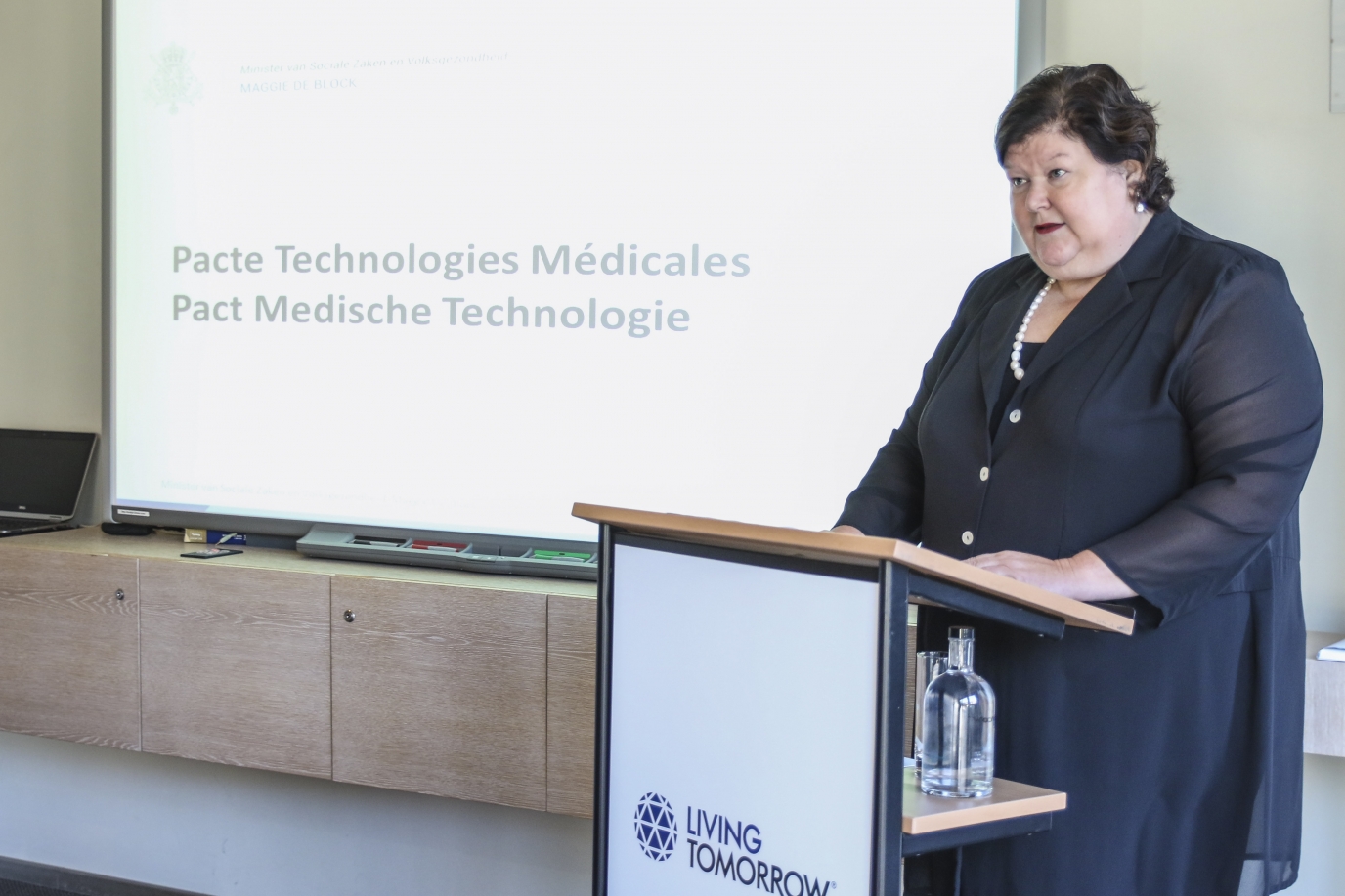 La ministre De Block pendant la présentation du Pacte Technologies médicales