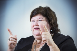 Minister De Block zet alcoholplan verder