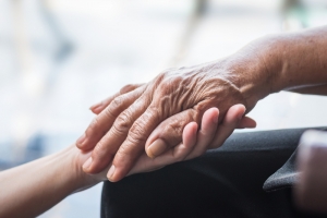 Quels soins souhaitez-vous en fin de vie? Parlez-en avec votre médecin et votre famille